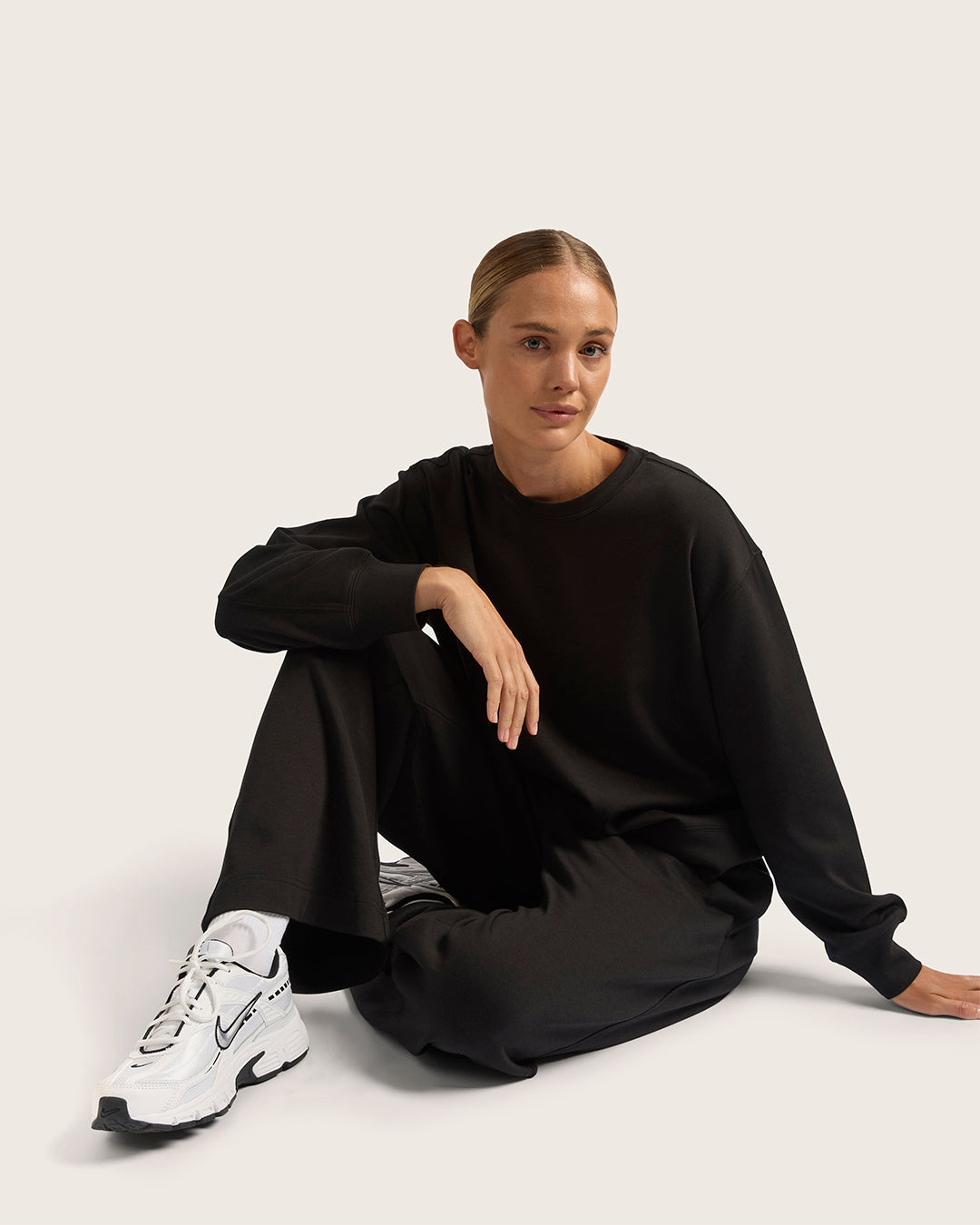 Women's Straight Leg Sweat Pants - Black