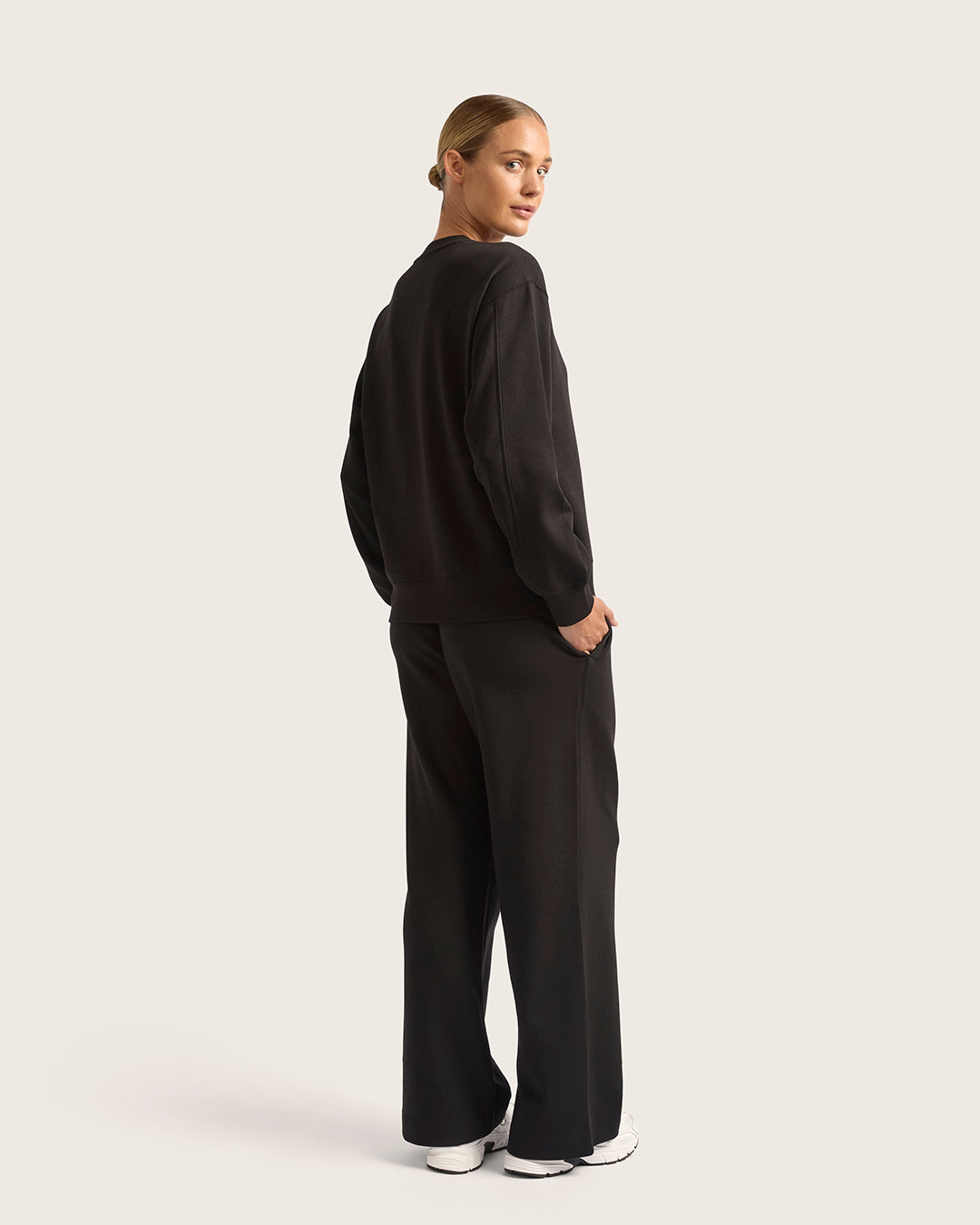 Women's Straight Leg Sweat Pants - Black