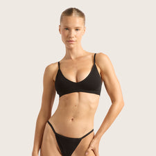 Model's Headshot - Alisa Pensola