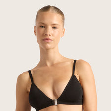 Model's Headshot - Alisa Pensola