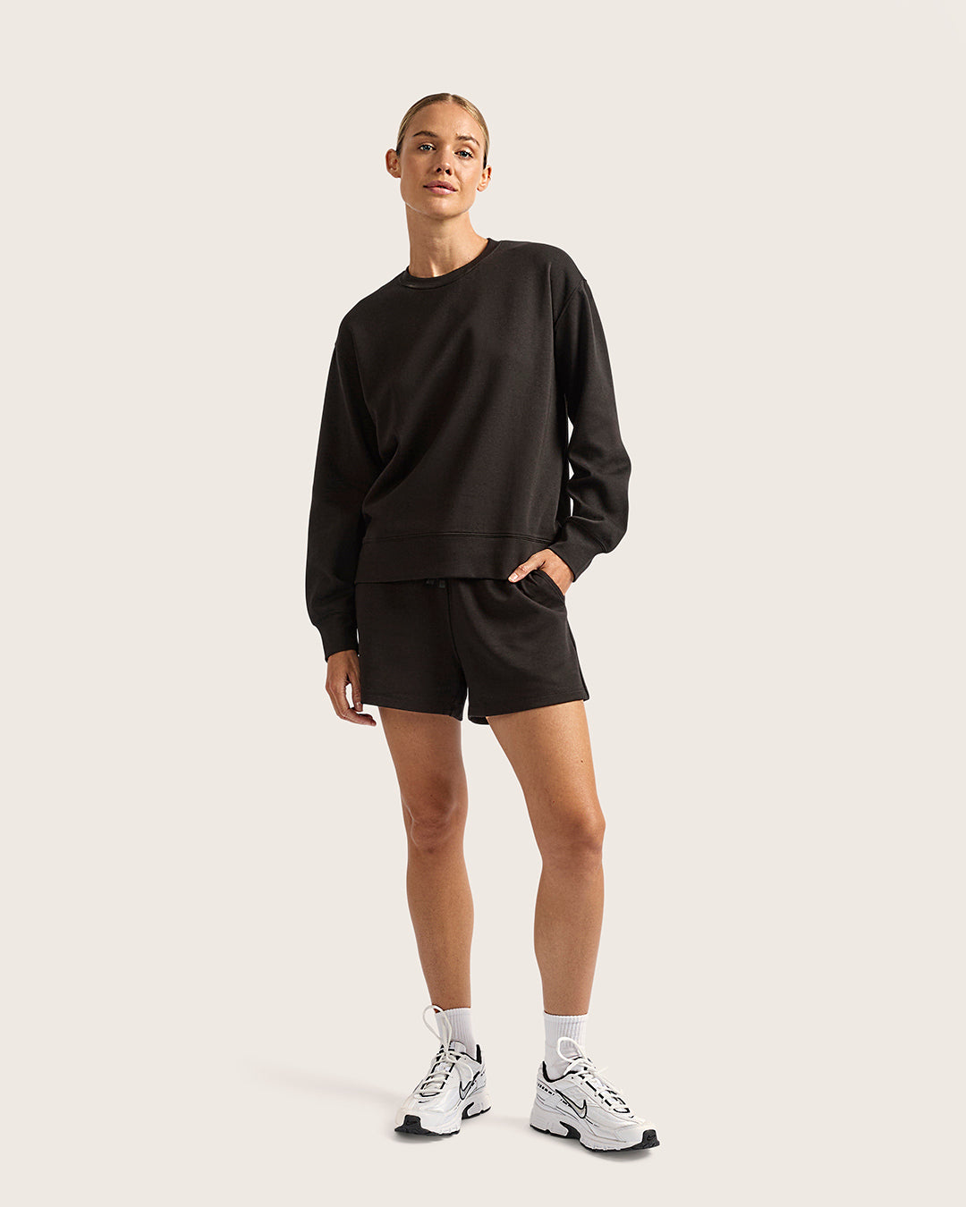 Women's Crew Neck Sweater - Black